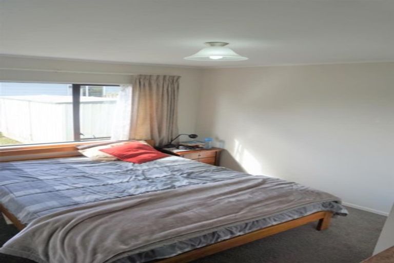 Photo of property in 1/24 Barbados Drive, Unsworth Heights, Auckland, 0632
