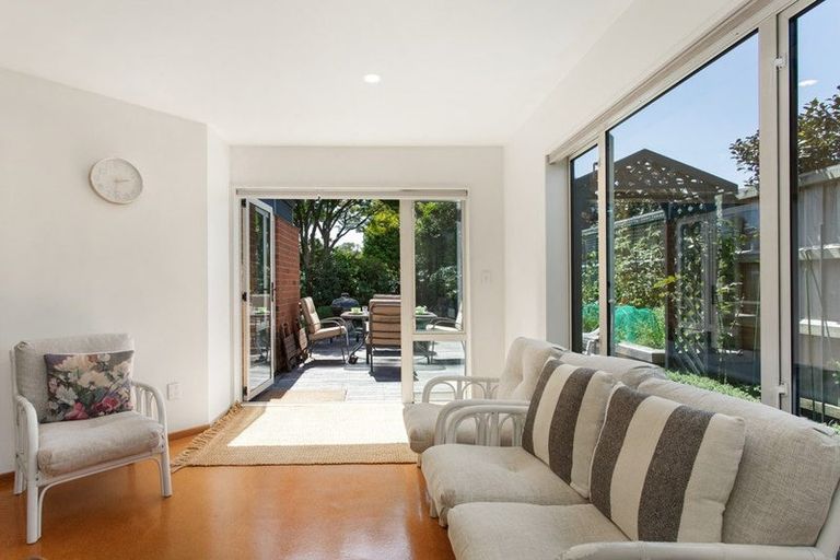 Photo of property in 2/32a Bryndwr Road, Fendalton, Christchurch, 8052