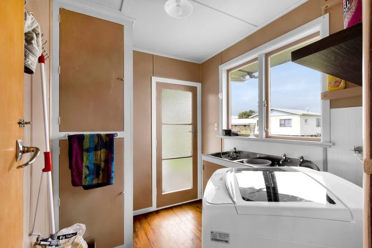 Photo of property in 29 Park Lane, Kaponga, Hawera, 4679