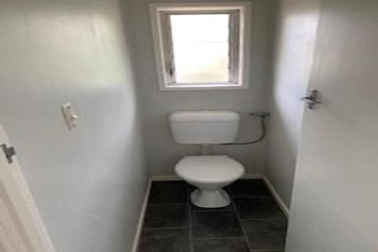 Photo of property in 1/19 Bentley Avenue, Glenfield, Auckland, 0629