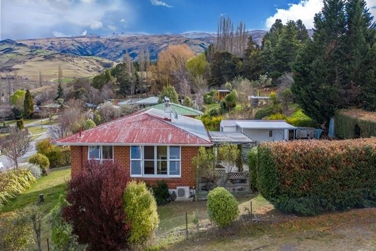 Photo of property in 33 Tamblyn Drive, Lake Roxburgh Village, Roxburgh, 9571