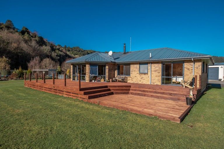 Photo of property in 6 Deemac Street, Reefton, 7830