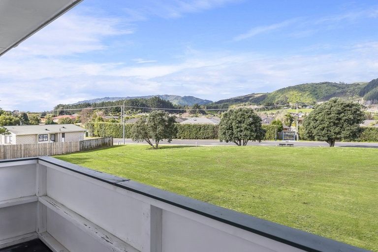 Photo of property in 2 Chilton Drive, Paraparaumu, 5032
