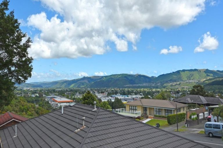 Photo of property in 14 King Charles Drive, Kingsley Heights, Upper Hutt, 5018