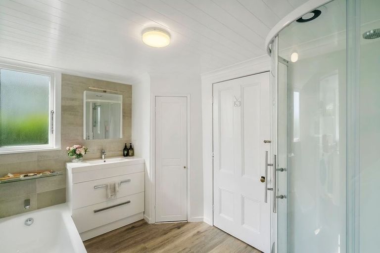 Photo of property in 28 Rangatira Road, Birkenhead, Auckland, 0626