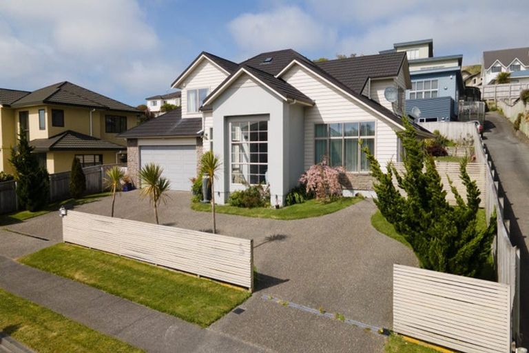 Photo of property in 8 Neston Grove, Churton Park, Wellington, 6037