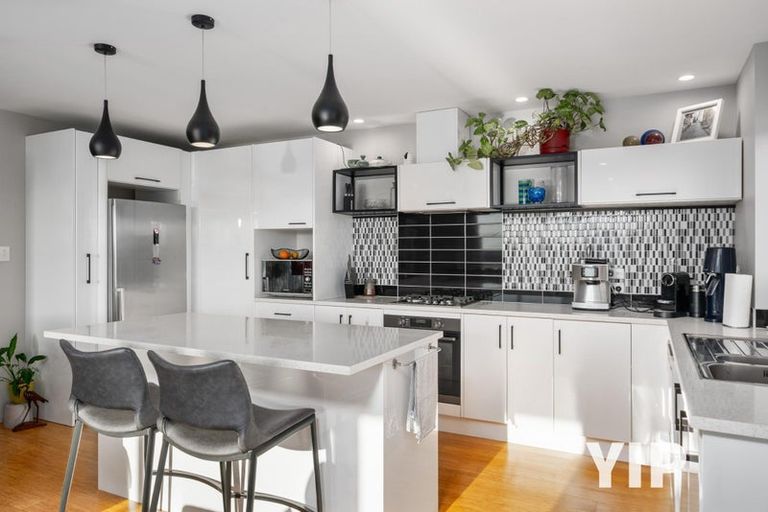Photo of property in 5 Spitfire Place, Newlands, Wellington, 6037