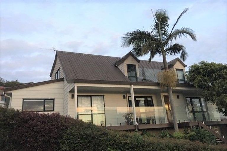 Photo of property in 15 Van Dyke Place, West Harbour, Auckland, 0618