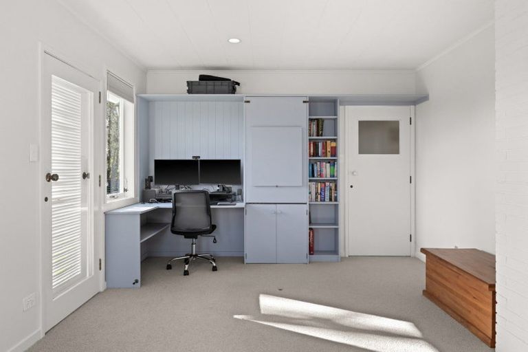 Photo of property in 21 Busby Hill, Havelock North, 4130