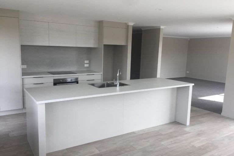 Photo of property in 35 Hanlow Place, Pyes Pa, Tauranga, 3112