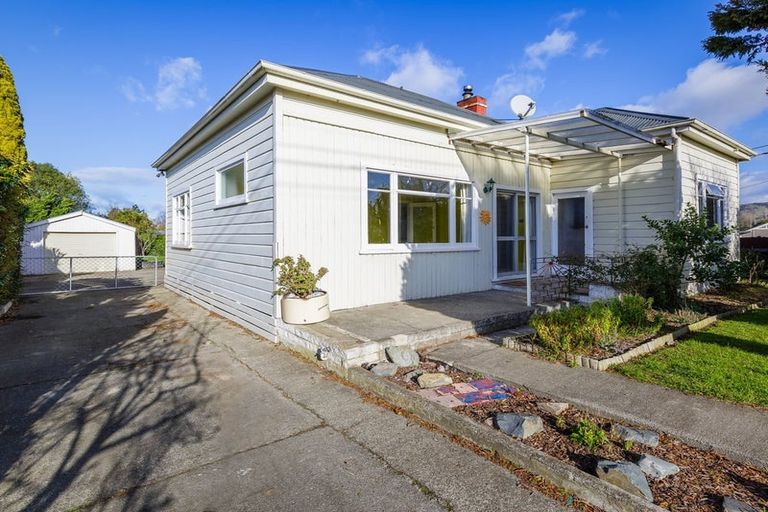 Photo of property in 19 Holmes Street, Waimate, 7924