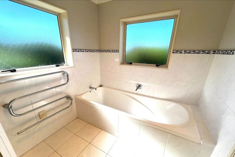 Photo of property in 10 Michael Bosher Way, Flat Bush, Auckland, 2019