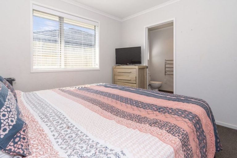 Photo of property in 6 Waipokapu Place, Opaheke, Papakura, 2113