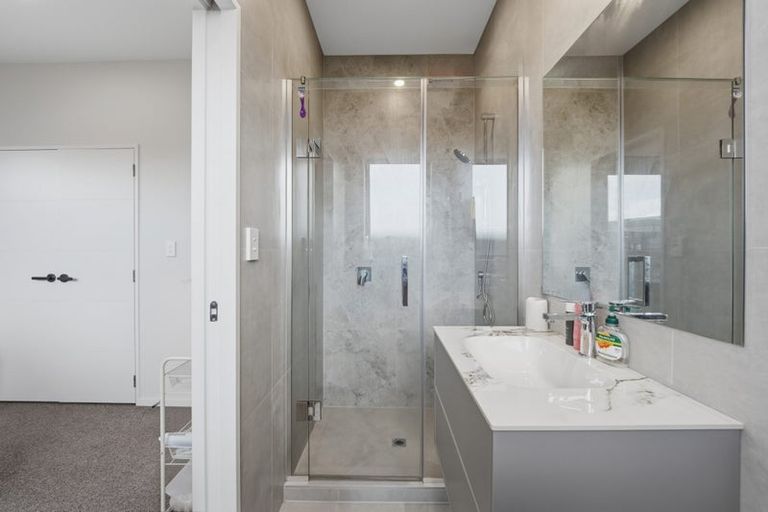 Photo of property in 13 Ngakau Road, Karaka, 2113