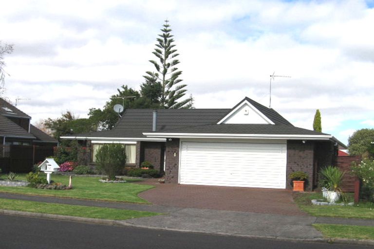 Photo of property in 32 Cornelian Crescent, Half Moon Bay, Auckland, 2012