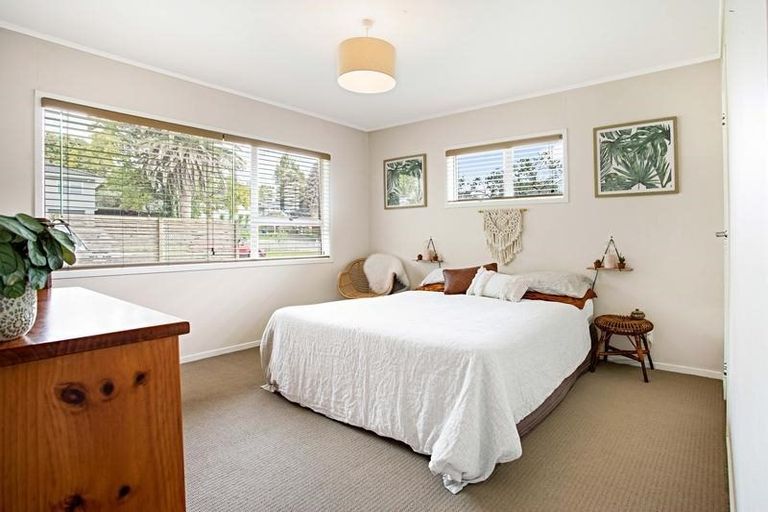 Photo of property in 1 Brunner Road, Glen Eden, Auckland, 0602