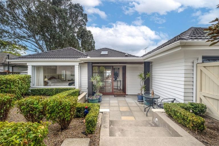 Photo of property in 33 Bleakhouse Road, Howick, Auckland, 2014