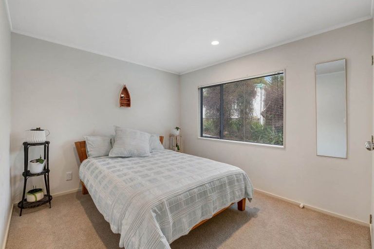 Photo of property in 20 Otanerua Road, Hatfields Beach, Orewa, 0931