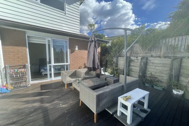 Photo of property in 3 Younger Lane, Massey, Auckland, 0614