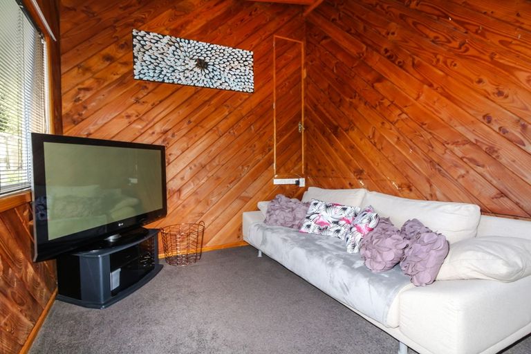 Photo of property in 3 Crompton Road, Massey, Auckland, 0614