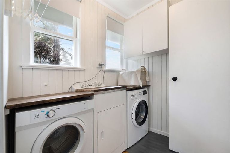 Photo of property in 19 Blacklock Avenue, Henderson, Auckland, 0612