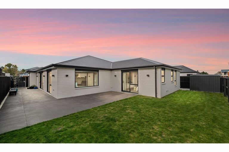 Photo of property in 5 Amberite Place, Harewood, Christchurch, 8051