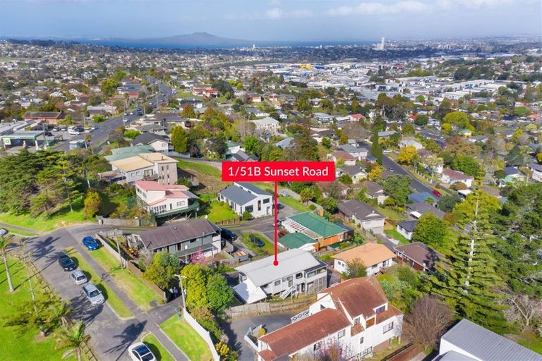 Photo of property in 1/51b Sunset Road, Totara Vale, Auckland, 0632