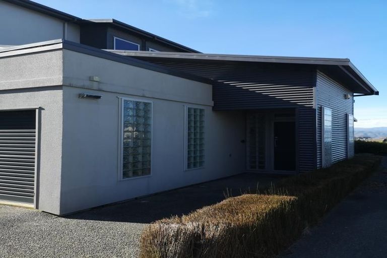 Photo of property in 41 Dress Circle, Newlands, Wellington, 6037