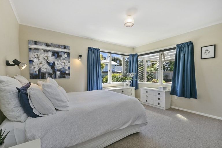 Photo of property in 102 Normandale Road, Normandale, Lower Hutt, 5010