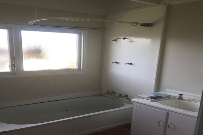 Photo of property in 22 Tironui Station Road East, Papakura, 2112
