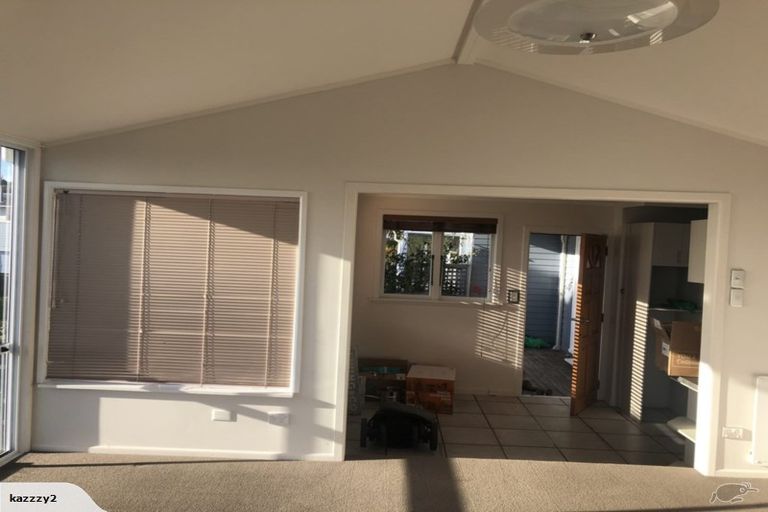 Photo of property in 2 Elgin Place, Red Beach, 0932