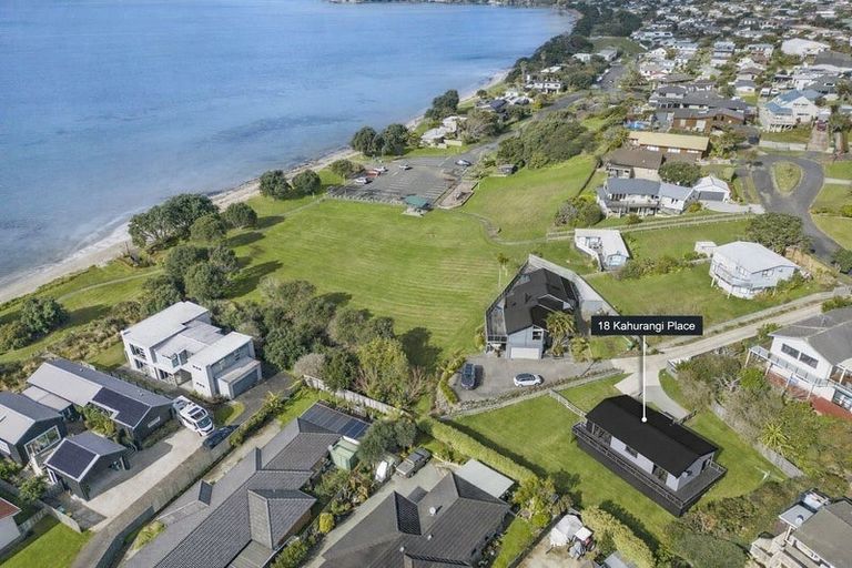 Photo of property in 18 Kahurangi Place, Snells Beach, 0920