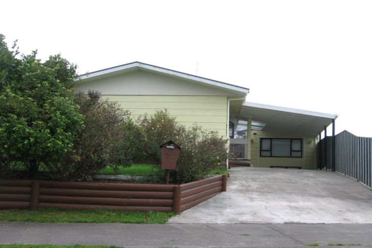 Photo of property in 21 Tiller Close, Kelvin Grove, Palmerston North, 4414