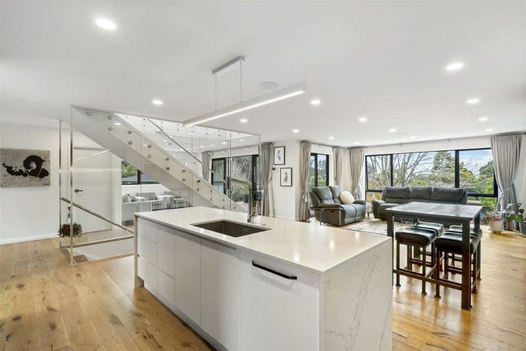 Photo of property in 10a Aberdeen Road, Campbells Bay, Auckland, 0620