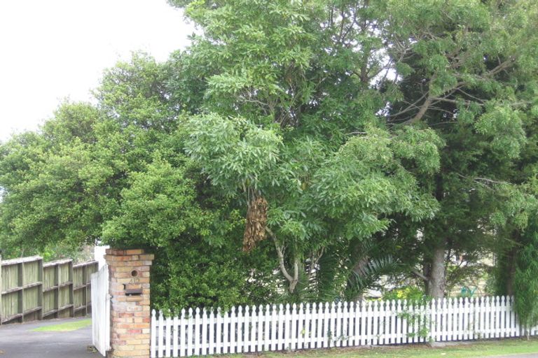 Photo of property in 40 Rambler Crescent, Beach Haven, Auckland, 0626