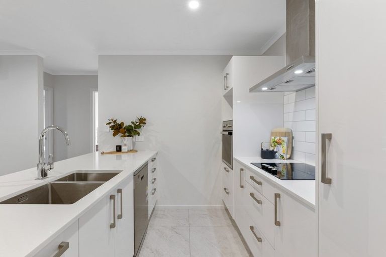 Photo of property in 10 Richardson Road, Omokoroa, 3114