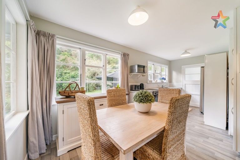 Photo of property in 15 Kennedy Grove, Stokes Valley, Lower Hutt, 5019