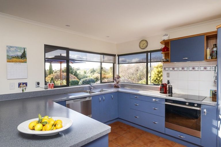 Photo of property in 15 Greenwood Place, Fitzherbert, Palmerston North, 4410