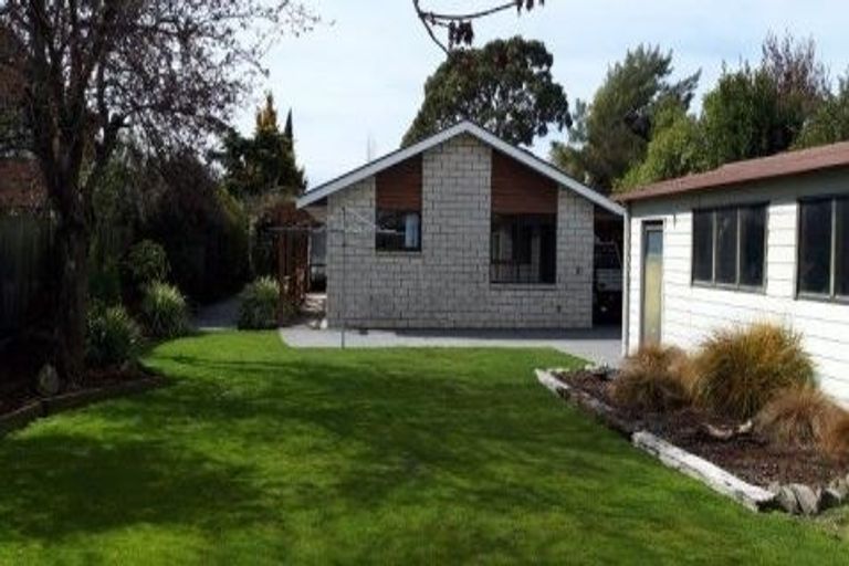Photo of property in 17 Watson Place, Rangiora, 7400