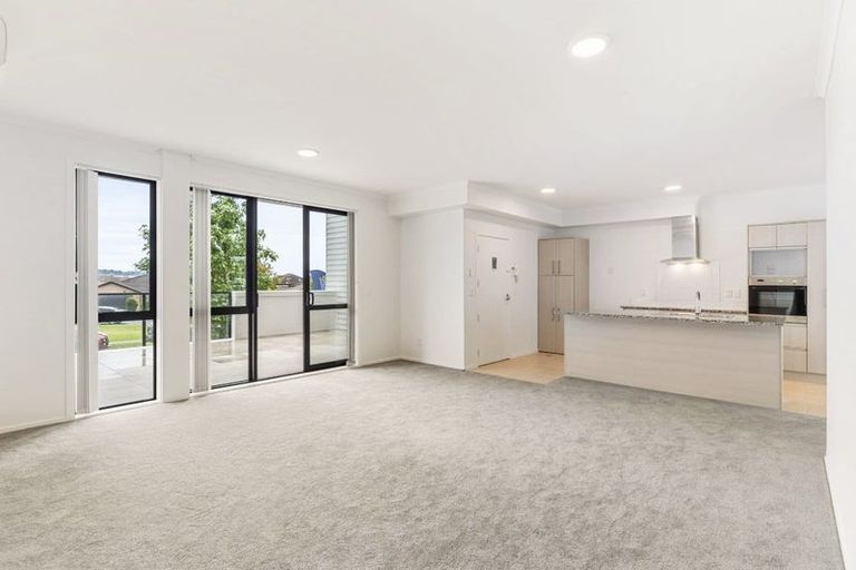 Photo of property in 8/130 Stancombe Road, Flat Bush, Auckland, 2016
