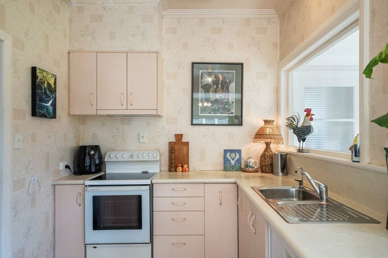 Photo of property in 361 Oxford Street, Levin, 5510