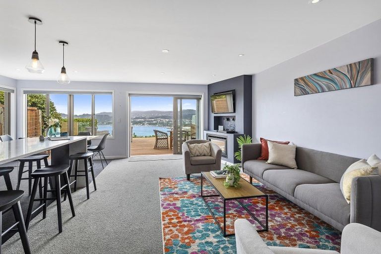 Photo of property in 5 Countess Close, Maupuia, Wellington, 6022