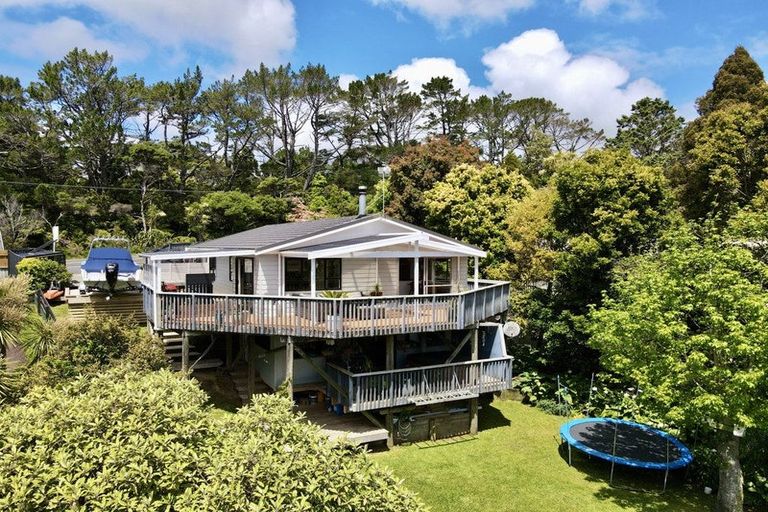 Photo of property in 1141 Scenic Drive North, Swanson, Auckland, 0816