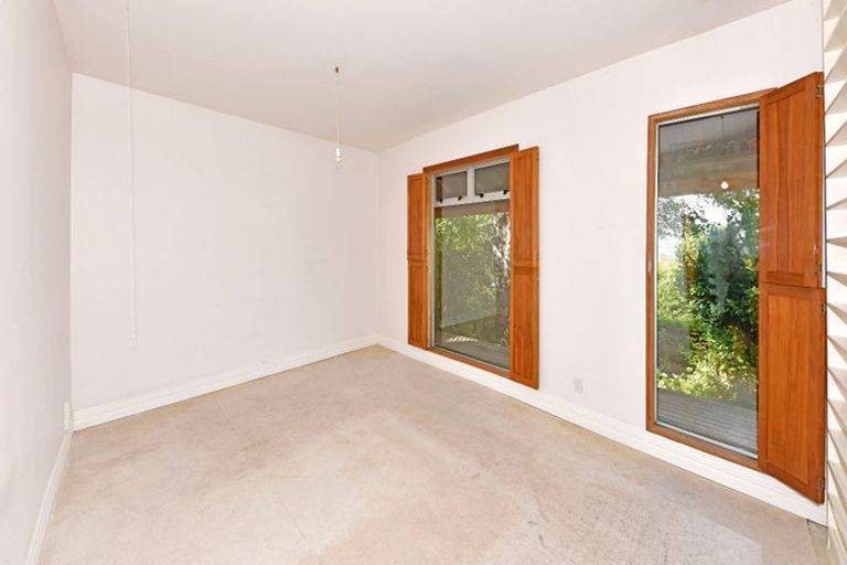 Photo of property in 16 Ripon Street, Lyttelton, 8082