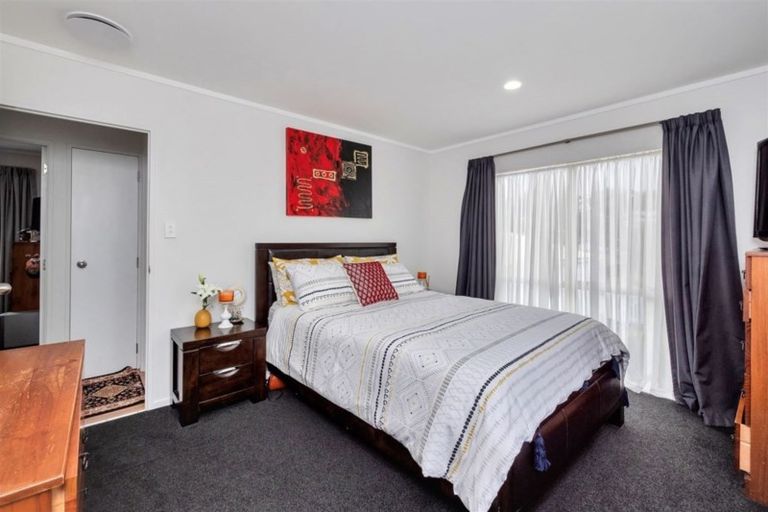 Photo of property in 13 Broadfield Street, Massey, Auckland, 0614