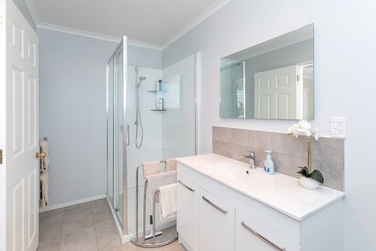 Photo of property in 15 Highbury Place, Nawton, Hamilton, 3200