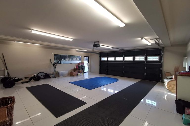 Photo of property in 46 Waimanu Bay Drive, Te Atatu Peninsula, Auckland, 0610