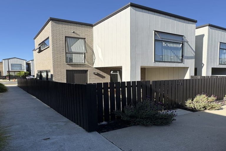 Photo of property in 36 Huri Street, Mangere Bridge, Auckland, 2022