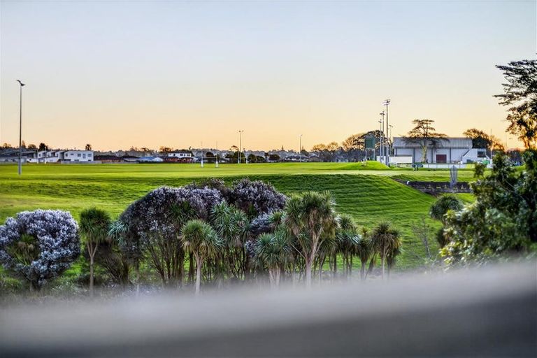 Photo of property in 70 De Quincey Terrace, Highland Park, Auckland, 2010