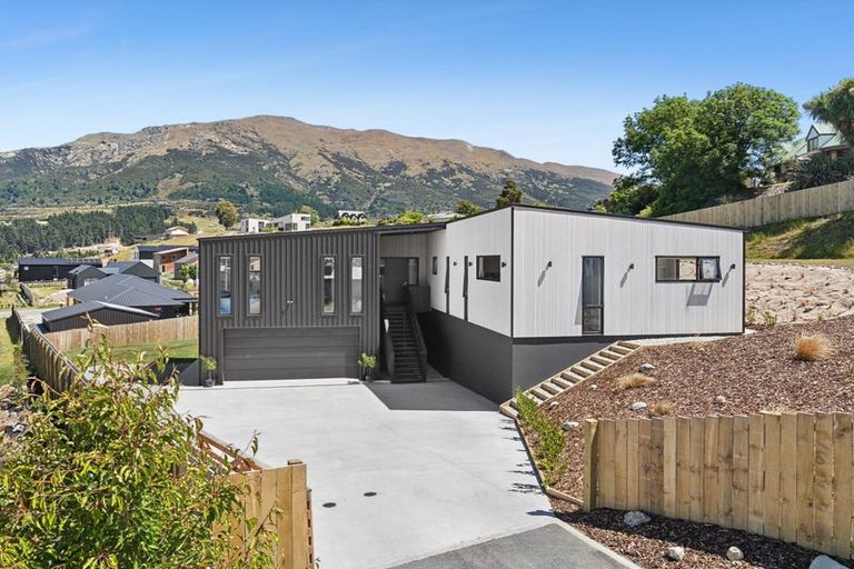 Photo of property in 3 Waxeye Lane, Lake Hawea, 9382
